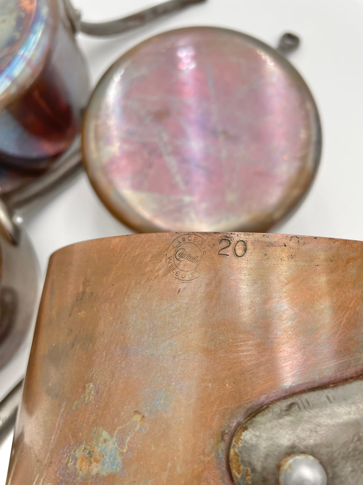 L. Lecellier Cuivralec Villedieu maker’s mark and 20 size stamp on copper saucepan