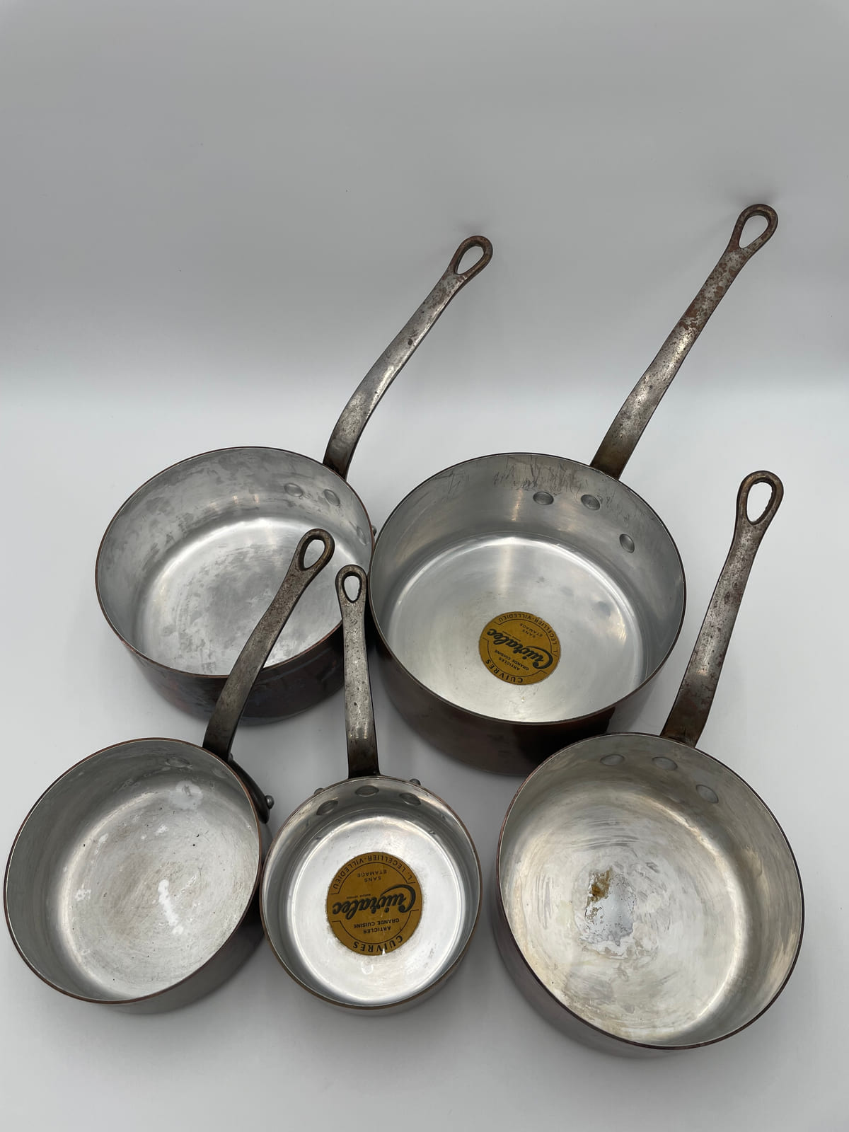 Construction details of five graduated L. Lecellier Cuivralec copper saucepans