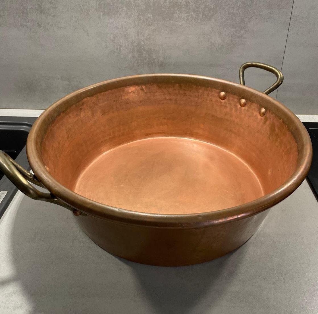 Copper confiturier with brass handles and riveted construction — Cook & Collect research photograph.