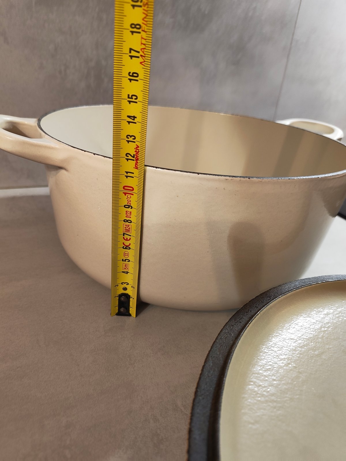 Le Creuset 26 Cast Iron Dutch Oven – Cream / Ivory – Made in France — photo 2