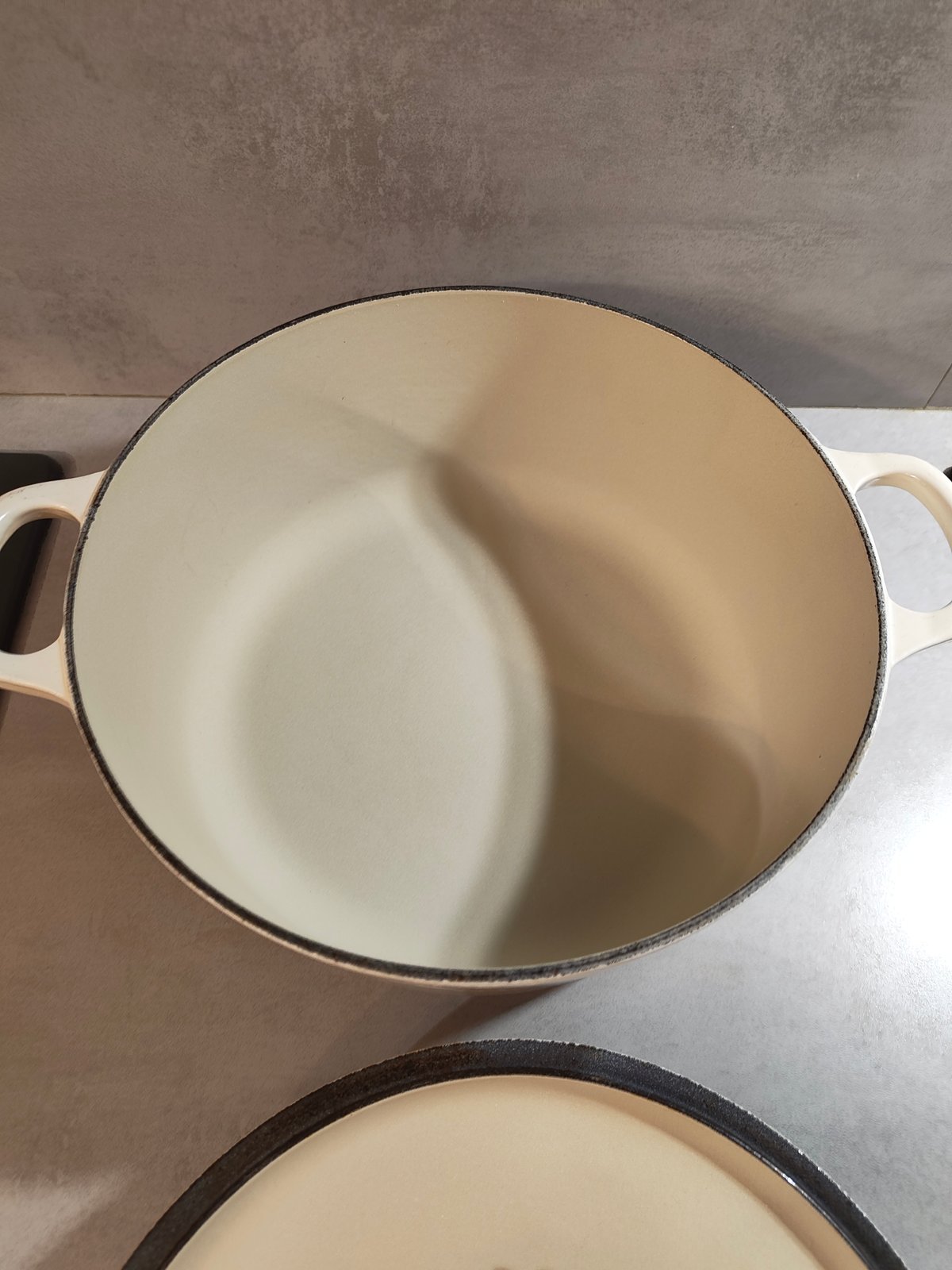 Le Creuset 26 Cast Iron Dutch Oven – Cream / Ivory – Made in France — photo 3