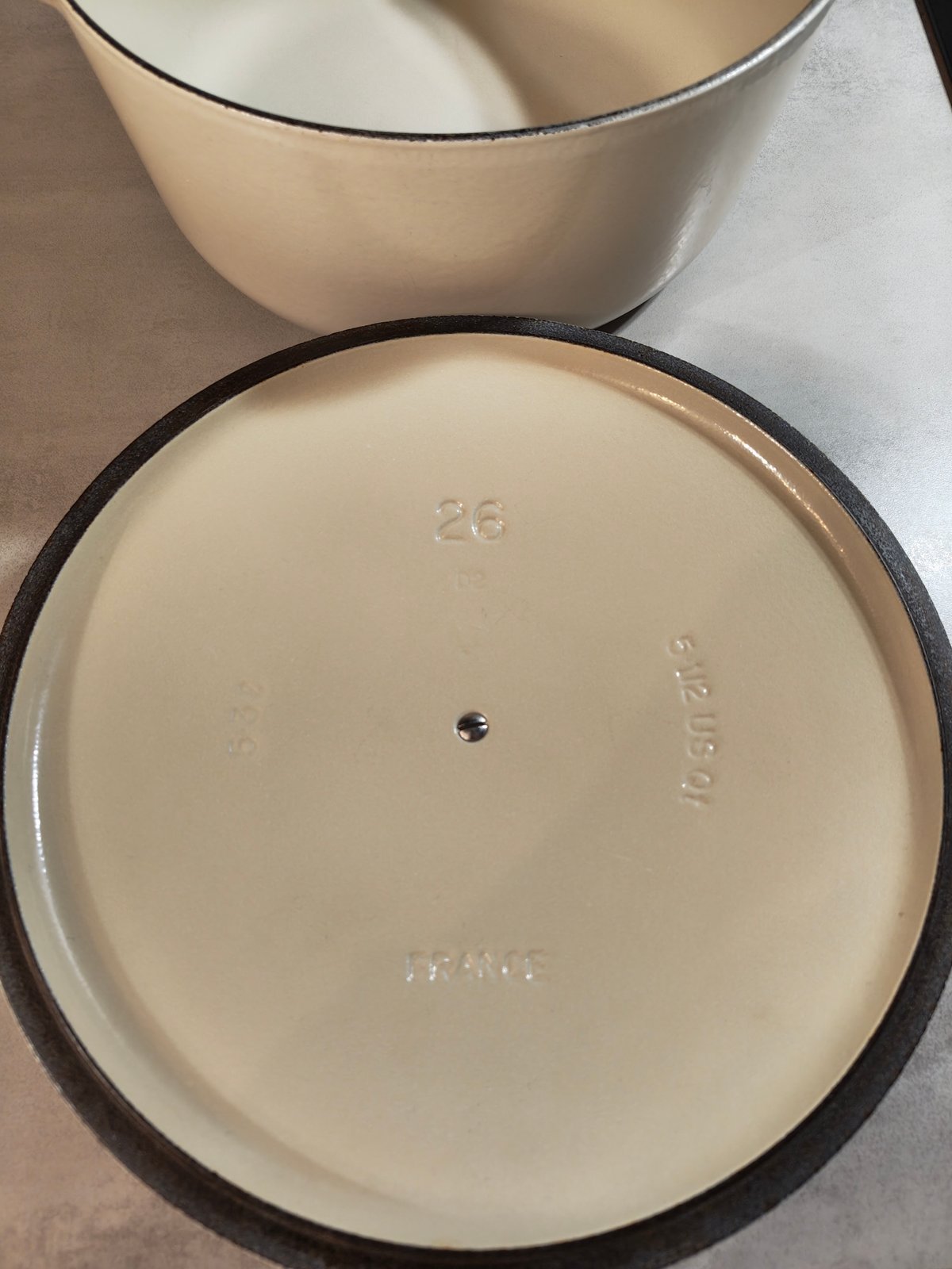 Le Creuset 26 Cast Iron Dutch Oven – Cream / Ivory – Made in France — photo 12