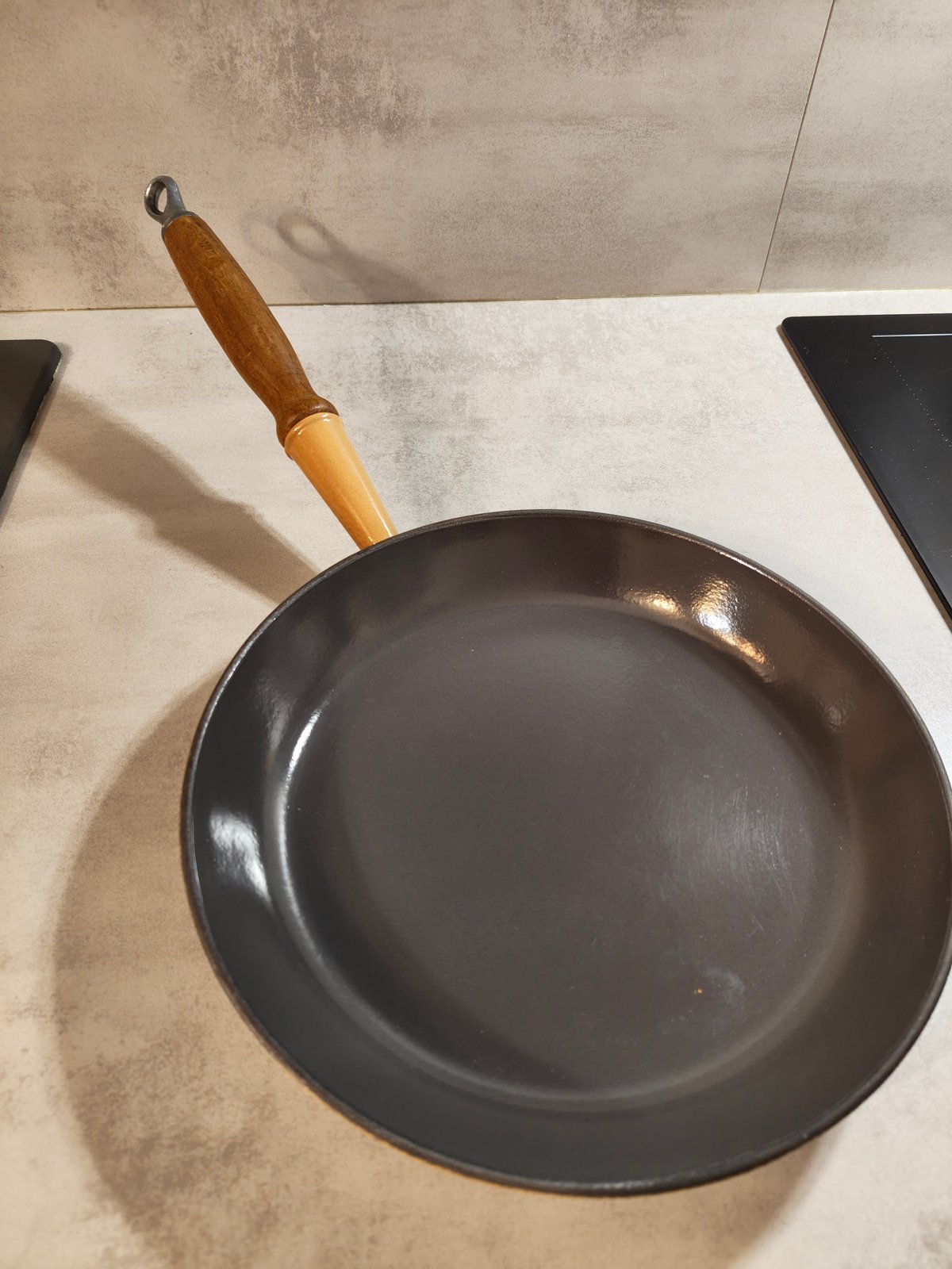 Le Creuset Cast Iron Pan – Wooden (Teak) Handle – Made in France — photo 2