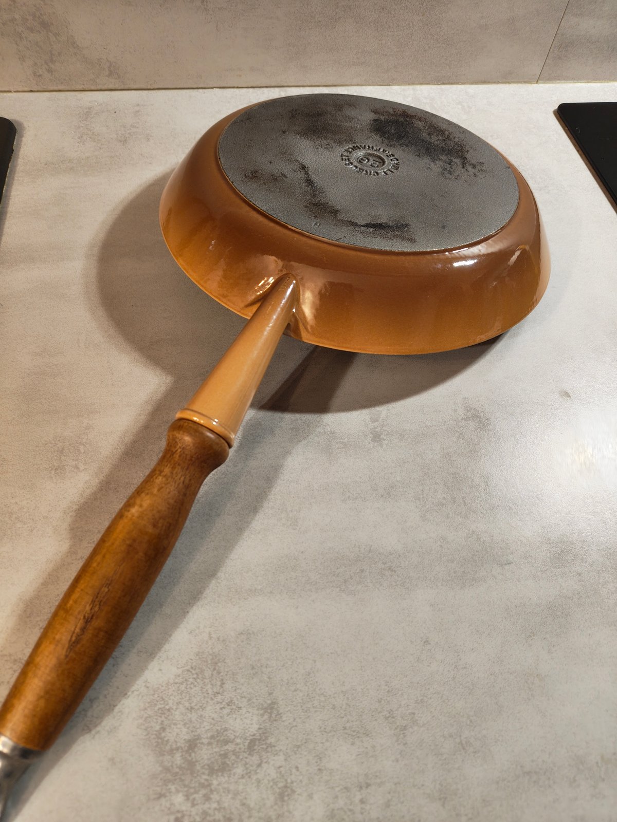 Le Creuset Cast Iron Pan – Wooden (Teak) Handle – Made in France — photo 3