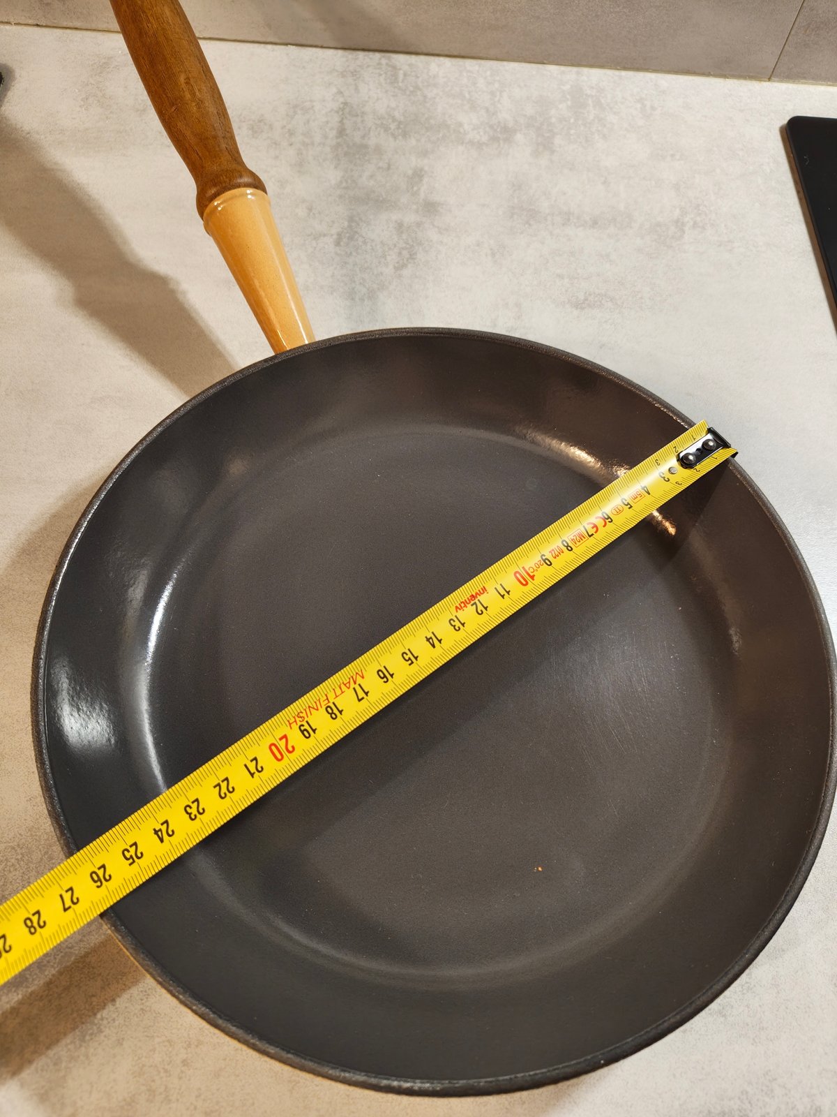 Le Creuset Cast Iron Pan – Wooden (Teak) Handle – Made in France — photo 4