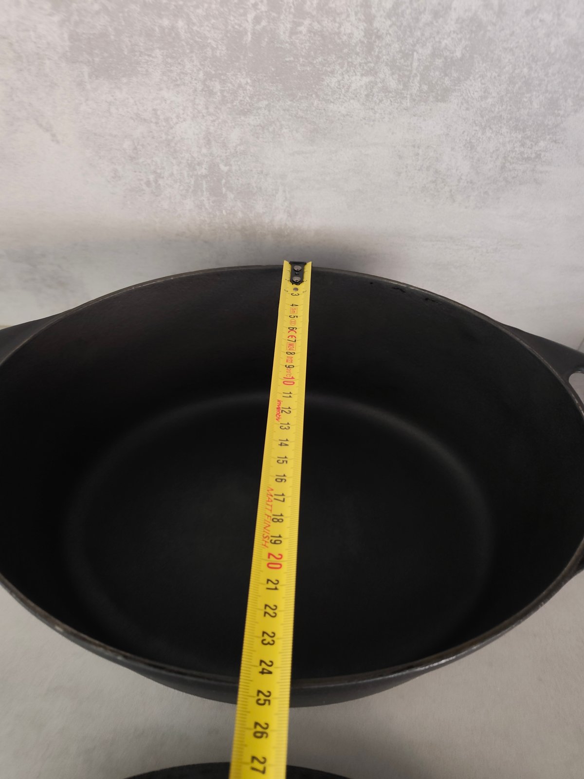 Le Creuset / Cousances – Cast Iron Casserole Dish – Model 16 – Vintage – Black — photo 3