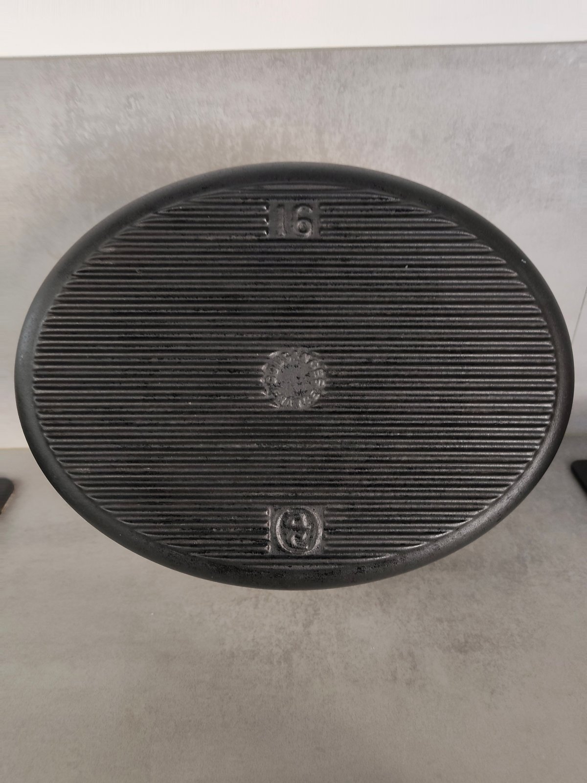 Le Creuset / Cousances – Cast Iron Casserole Dish – Model 16 – Vintage – Black — photo 12