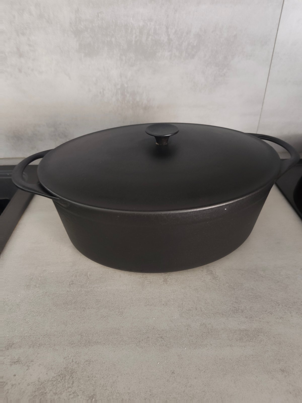 Le Creuset / Cousances – Cast Iron Casserole Dish – Model 16 – Vintage – Black