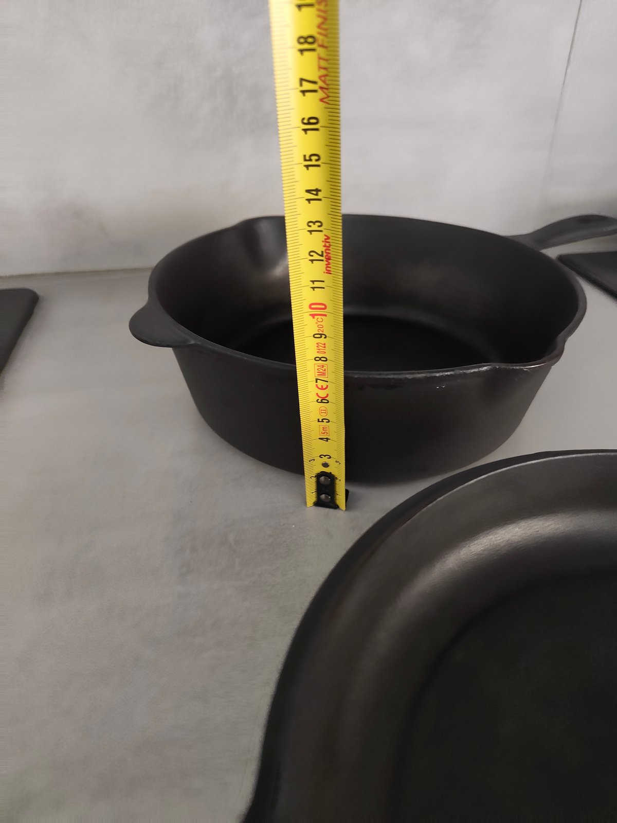 Le Creuset – Enameled Cast Iron Sauté Pan with Pouring Spouts – Model No. 23 — photo 3