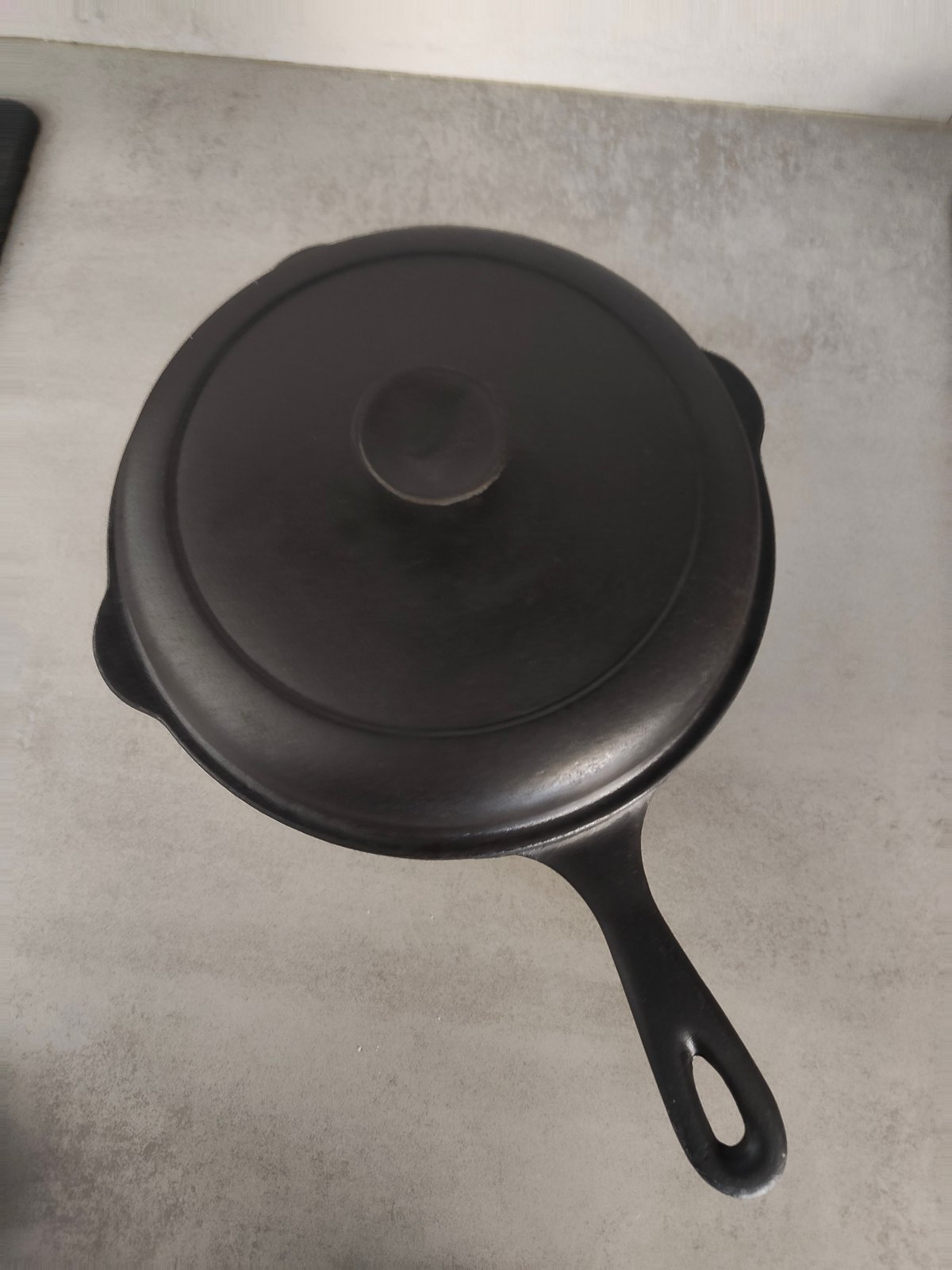 Le Creuset – Enameled Cast Iron Sauté Pan with Pouring Spouts – Model No. 23 — photo 5