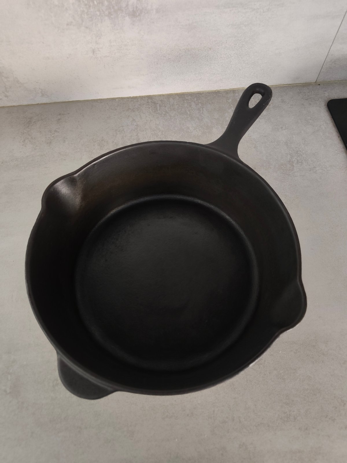 Le Creuset – Enameled Cast Iron Sauté Pan with Pouring Spouts – Model No. 23 — photo 7