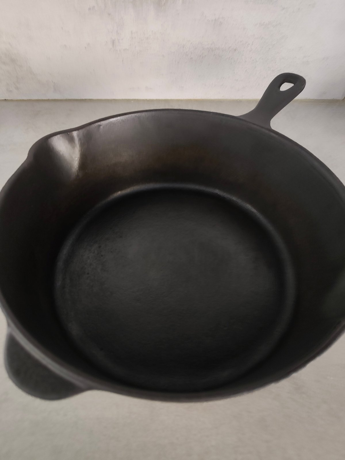 Le Creuset – Enameled Cast Iron Sauté Pan with Pouring Spouts – Model No. 23 — photo 8