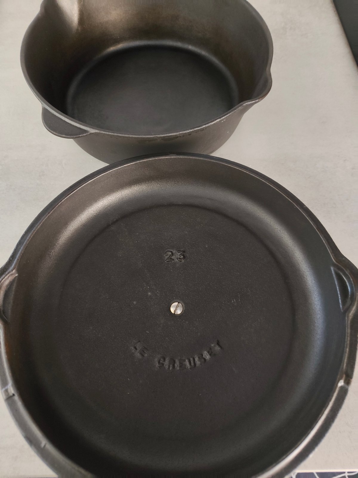 Le Creuset – Enameled Cast Iron Sauté Pan with Pouring Spouts – Model No. 23 — photo 9