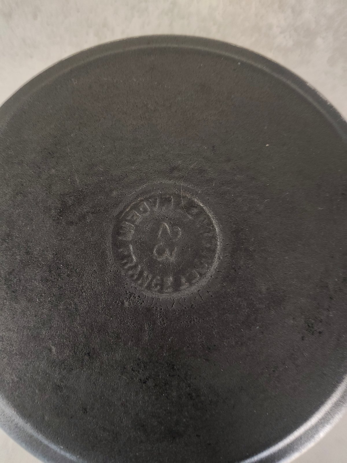 Le Creuset – Enameled Cast Iron Sauté Pan with Pouring Spouts – Model No. 23 — photo 10