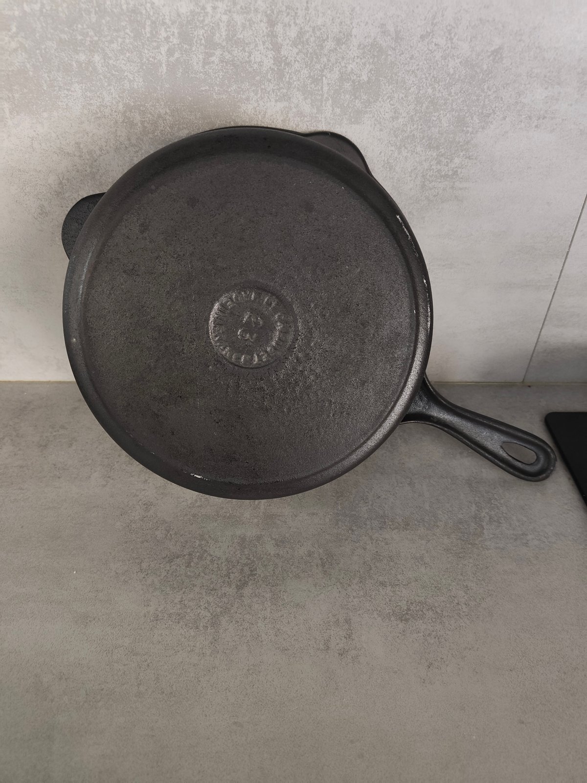 Le Creuset – Enameled Cast Iron Sauté Pan with Pouring Spouts – Model No. 23 — photo 12