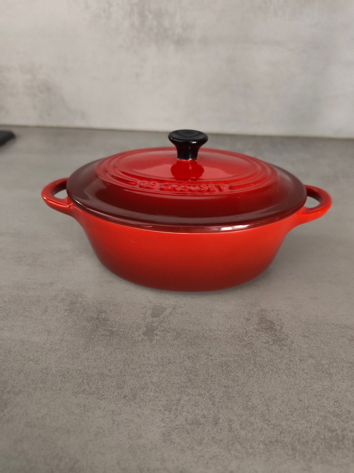 Le Creuset Stoneware Mini Oval Cocotte – Red – With Lid — photo 2