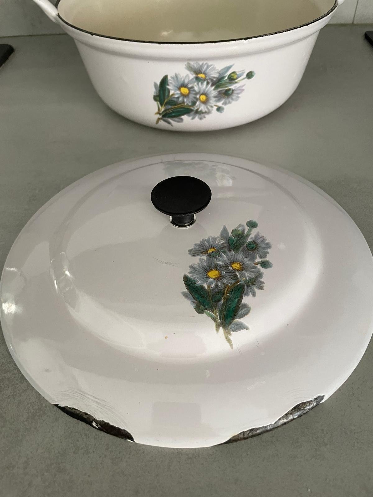 Rare Vintage Le Creuset White Enamel Cast Iron Cocotte with Floral Pattern — photo 2