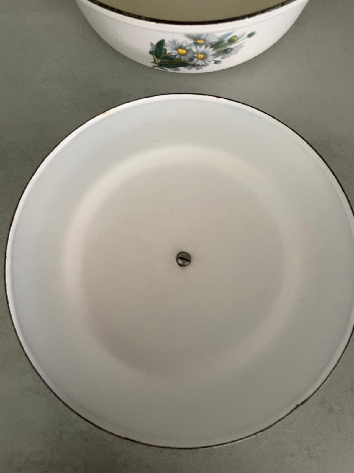 Rare Vintage Le Creuset White Enamel Cast Iron Cocotte with Floral Pattern — photo 4