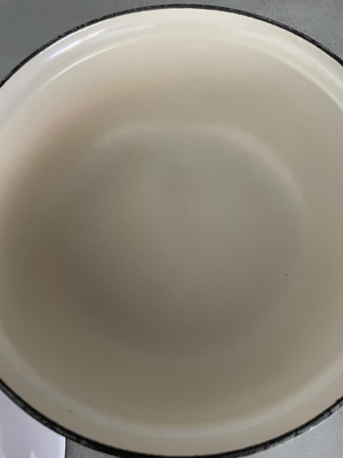 Rare Vintage Le Creuset White Enamel Cast Iron Cocotte with Floral Pattern — photo 5