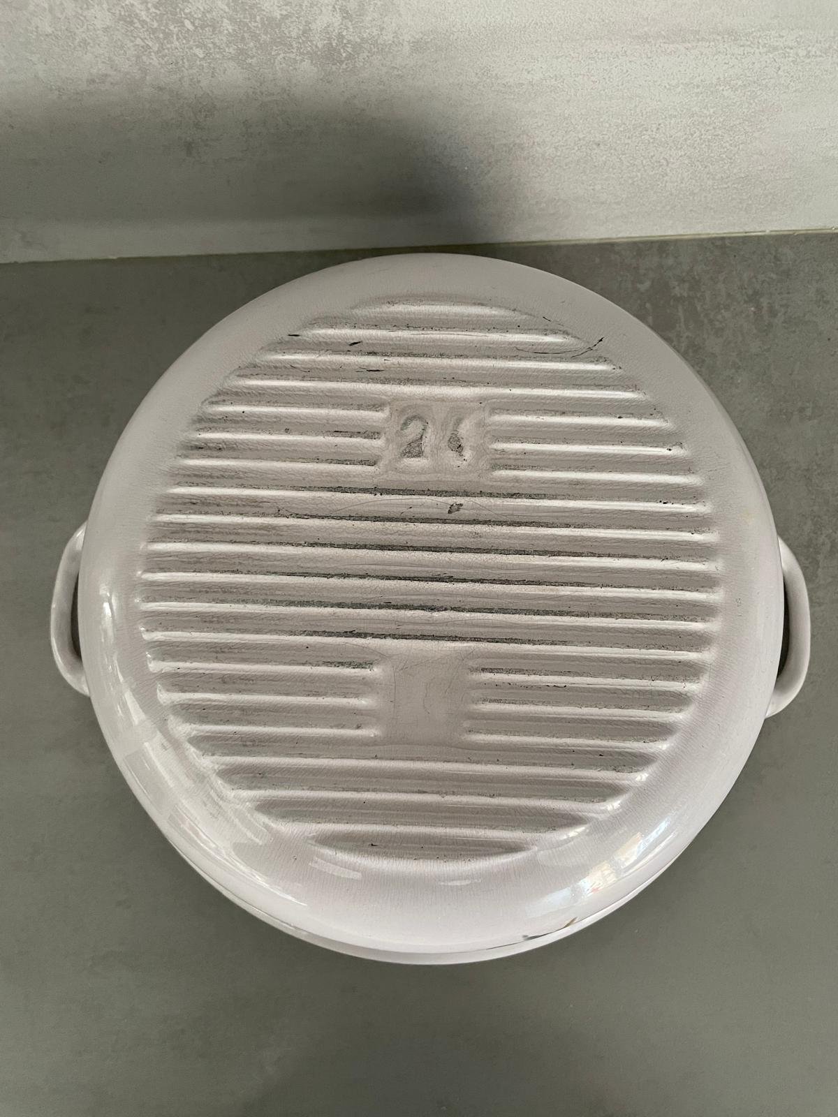 Rare Vintage Le Creuset White Enamel Cast Iron Cocotte with Floral Pattern — photo 11