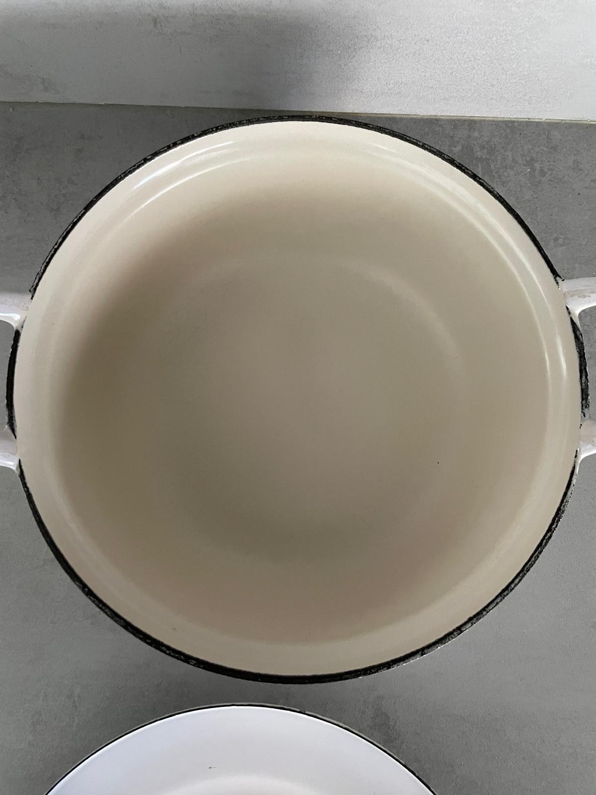 Rare Vintage Le Creuset White Enamel Cast Iron Cocotte with Floral Pattern — photo 15