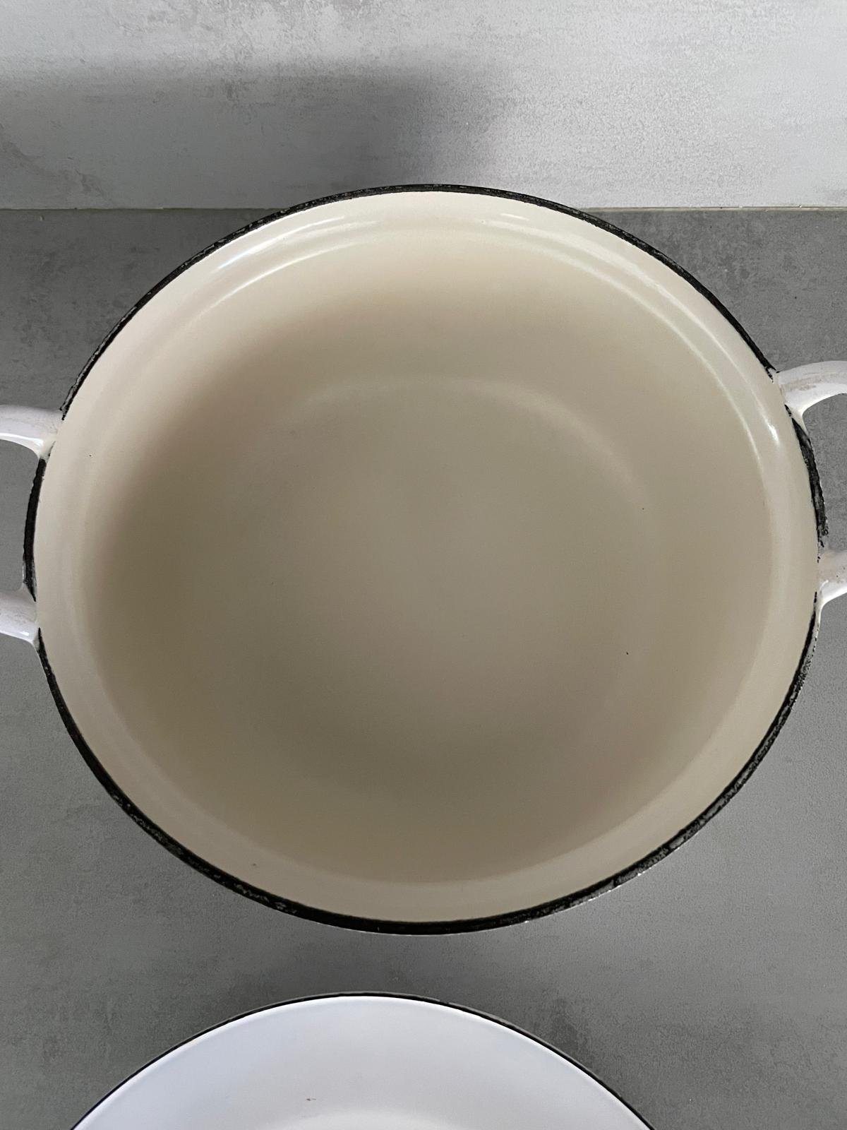 Rare Vintage Le Creuset White Enamel Cast Iron Cocotte with Floral Pattern — photo 16