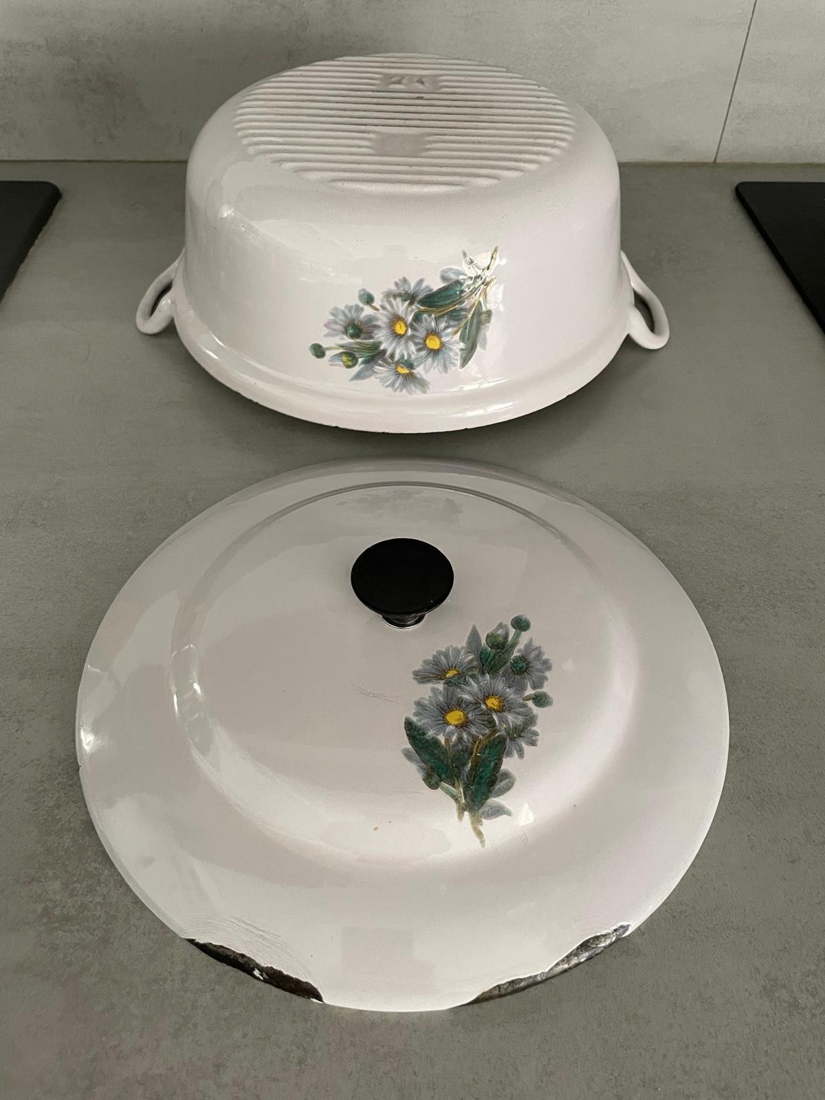 Rare Vintage Le Creuset White Enamel Cast Iron Cocotte with Floral Pattern — photo 20
