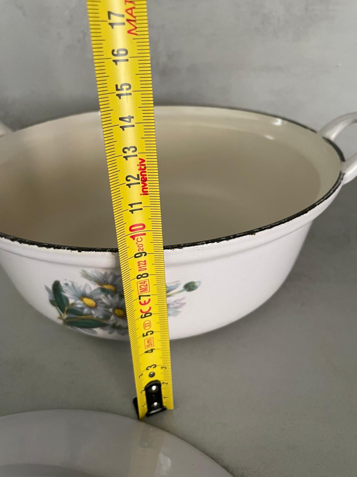 Rare Vintage Le Creuset White Enamel Cast Iron Cocotte with Floral Pattern — photo 21