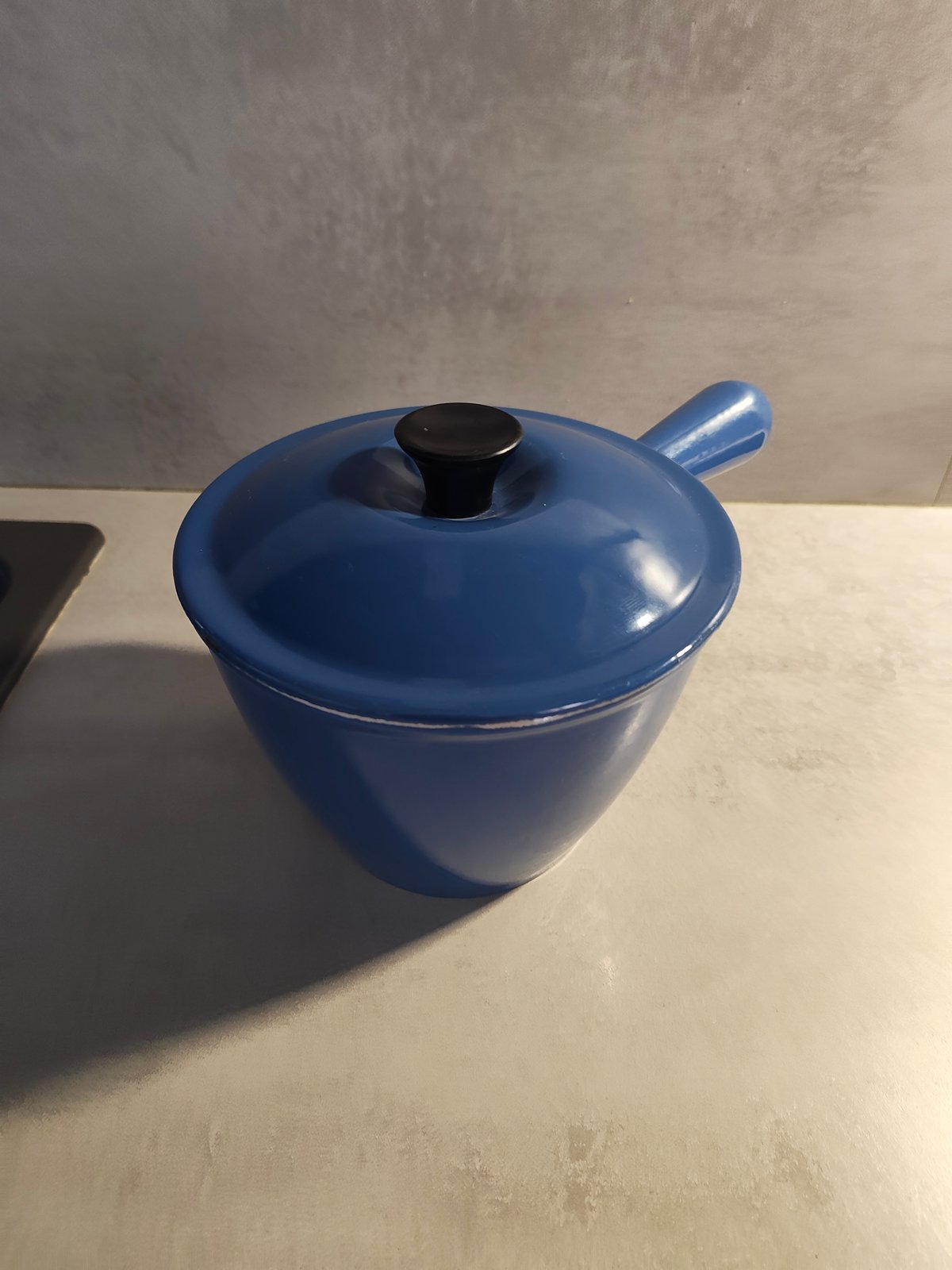 Vintage Cast Iron Casserole Dish with Lid – Blue Enamel — photo 11