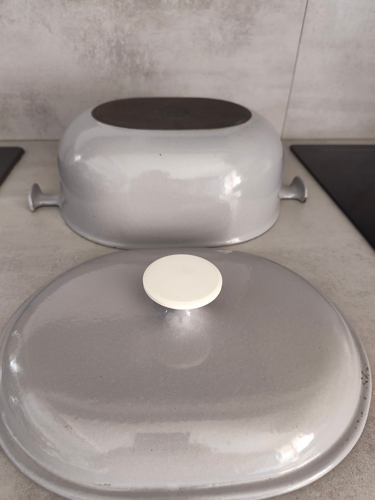 Vintage Enzo Mari Cast Iron Dutch Oven Size 29 – Grey Enamel – Made in France – Designer Cookware — photo 9
