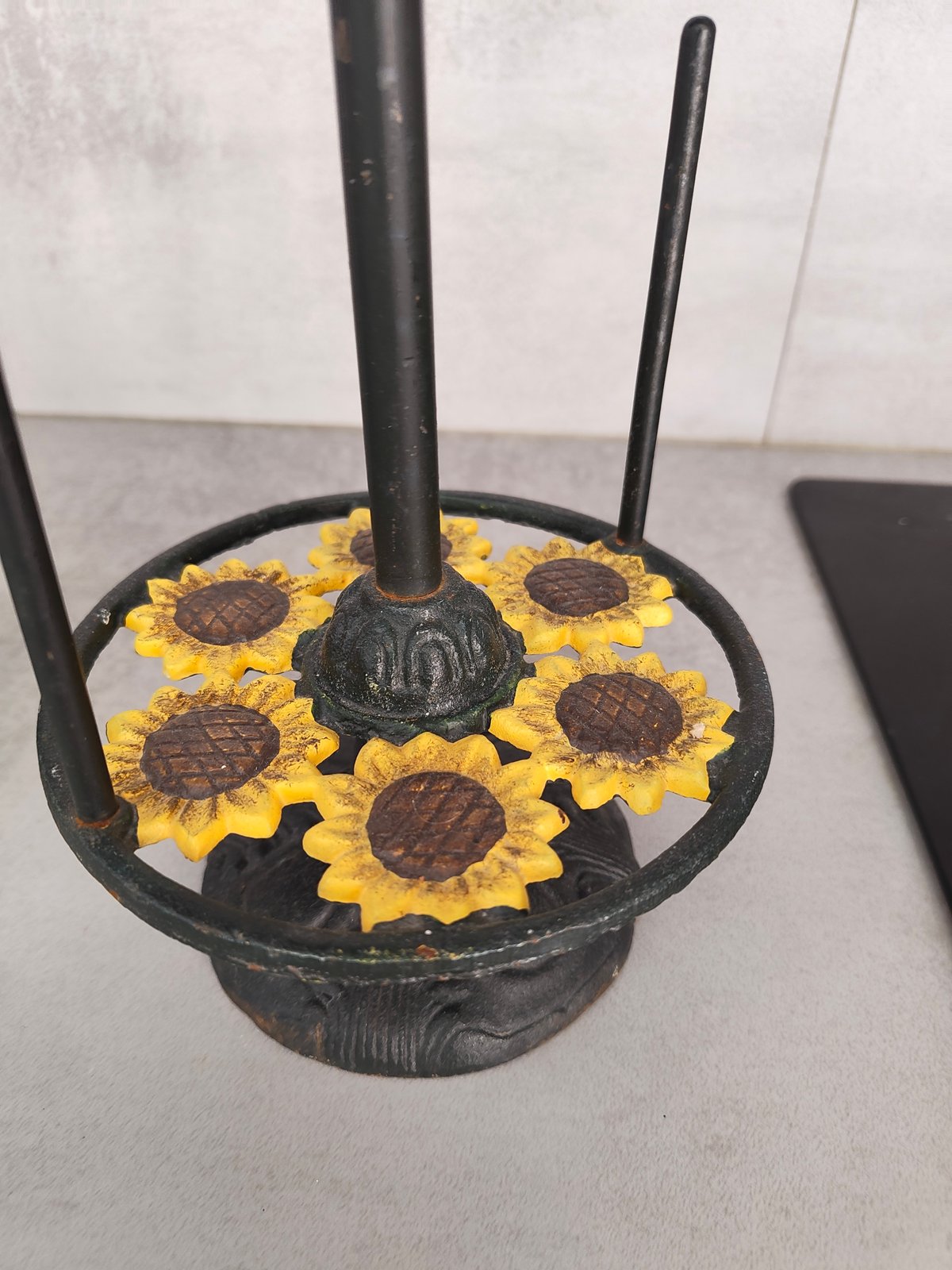 Vintage French Cast Iron Kitchen Set – Rooster Paper Towel Holder & Sunflower Mug Tree — photo 6
