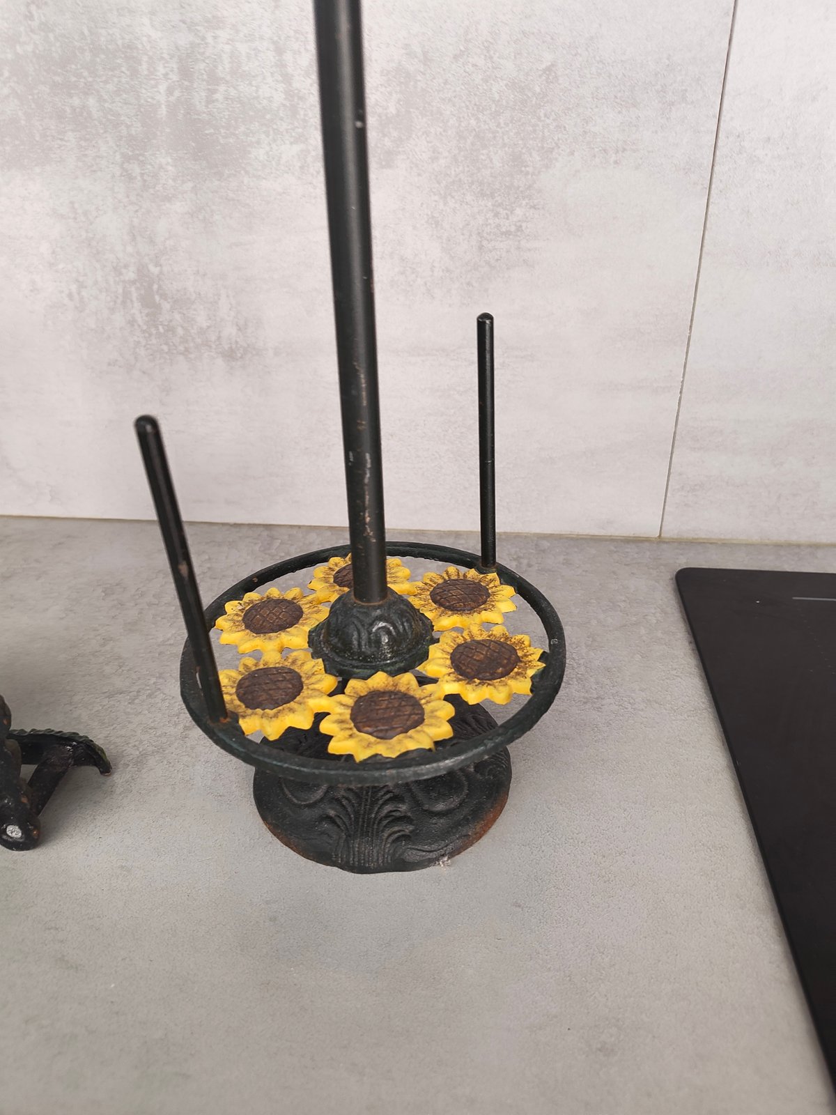 Vintage French Cast Iron Kitchen Set – Rooster Paper Towel Holder & Sunflower Mug Tree — photo 8