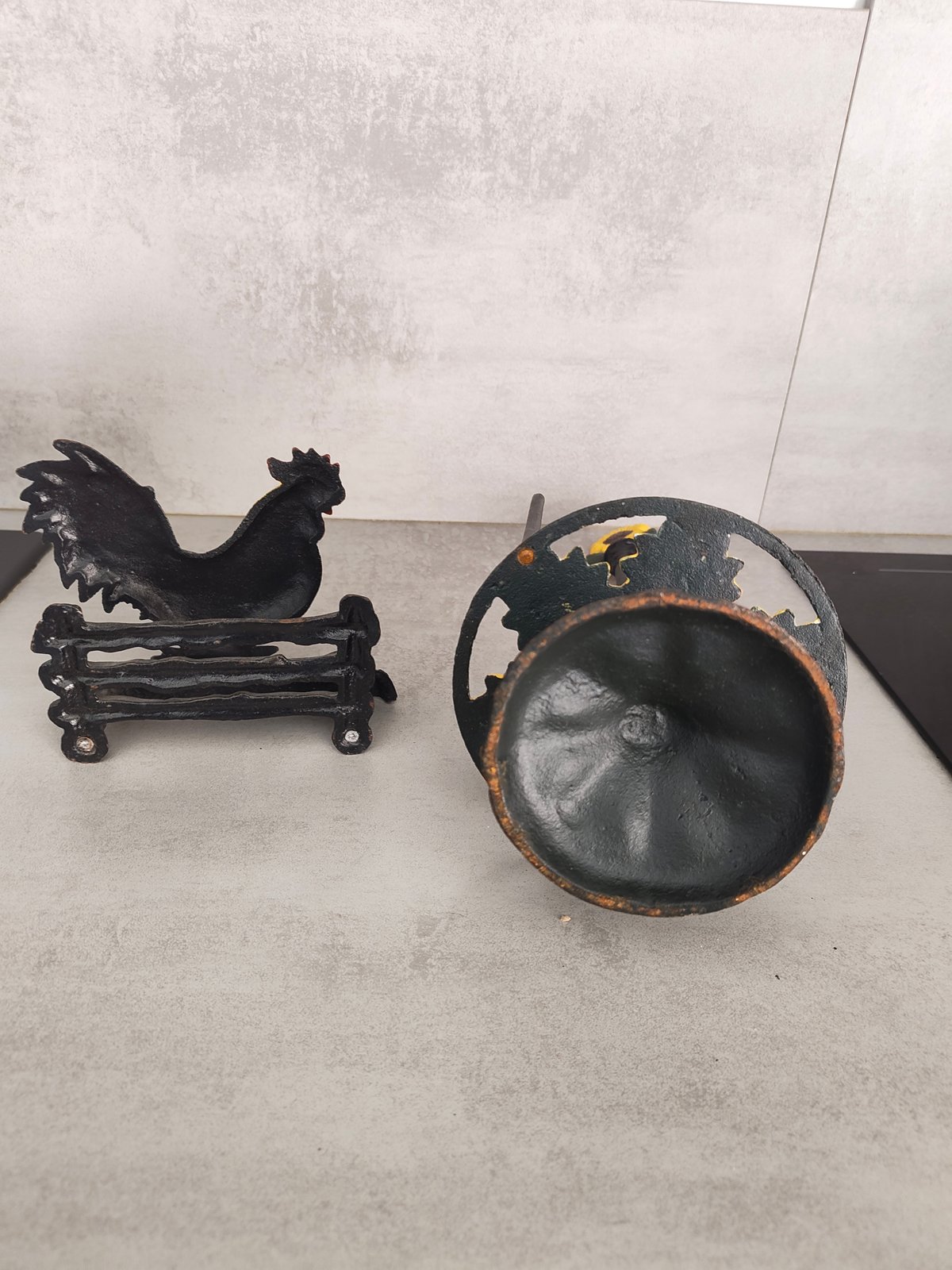 Vintage French Cast Iron Kitchen Set – Rooster Paper Towel Holder & Sunflower Mug Tree — photo 9