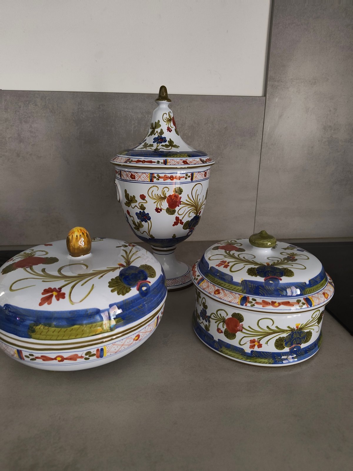 Vintage Italian Hand-Painted Majolica Ceramic Set – Faenza Style Decorative Collection — photo 12