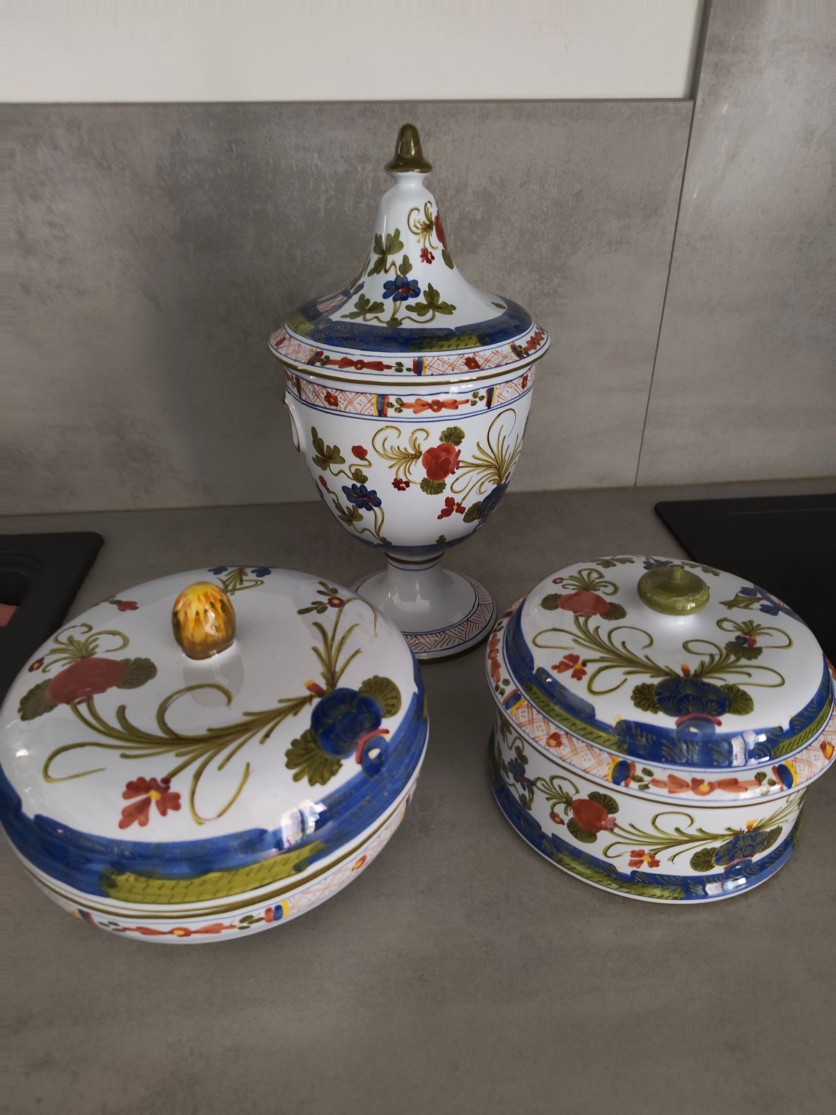 Vintage Italian Hand-Painted Majolica Ceramic Set – Faenza Style Decorative Collection