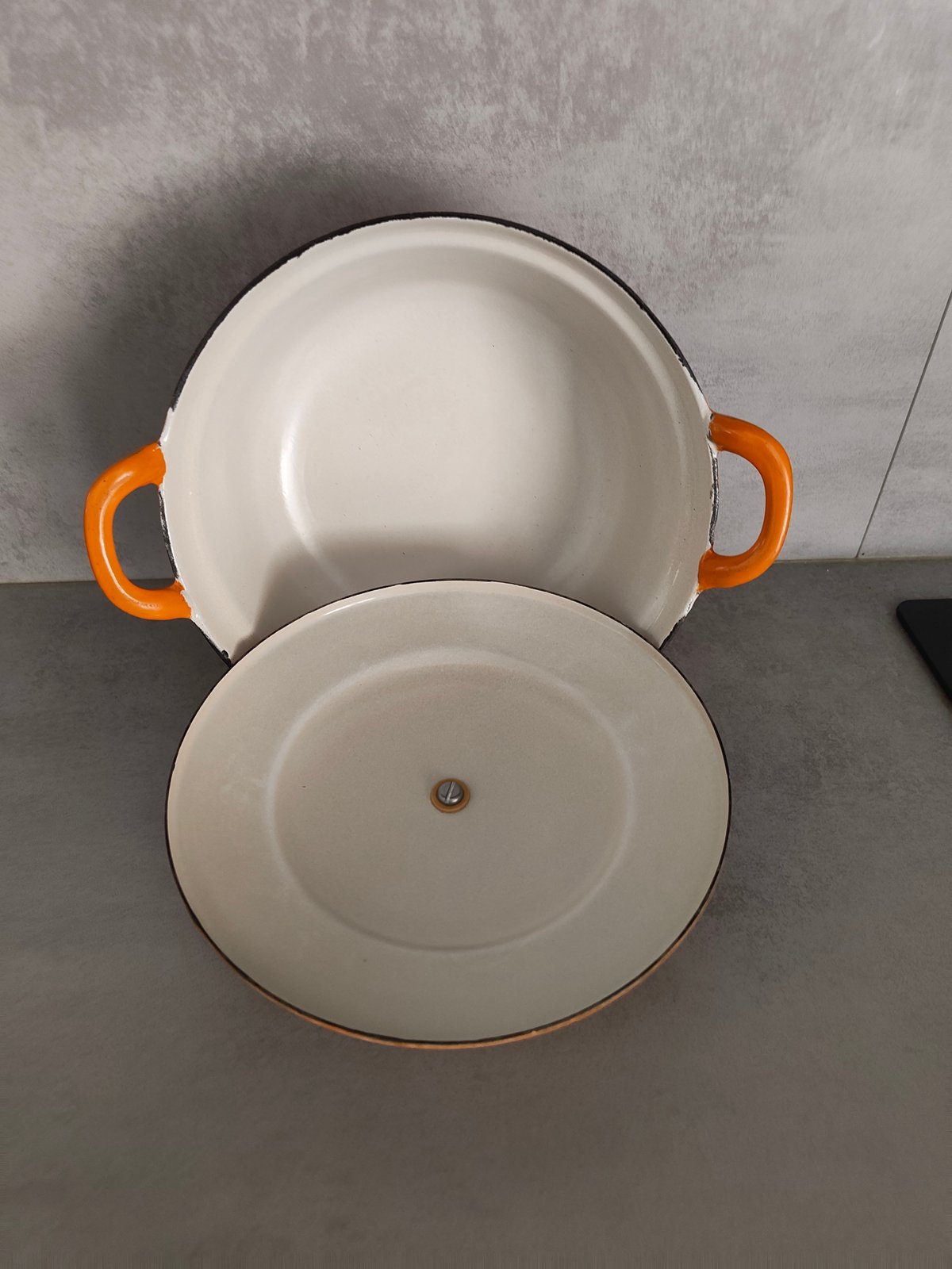 Vintage Le Creuset Cast Iron Casserole Dish – Model 20 – Made in France (1960–1970) — photo 9