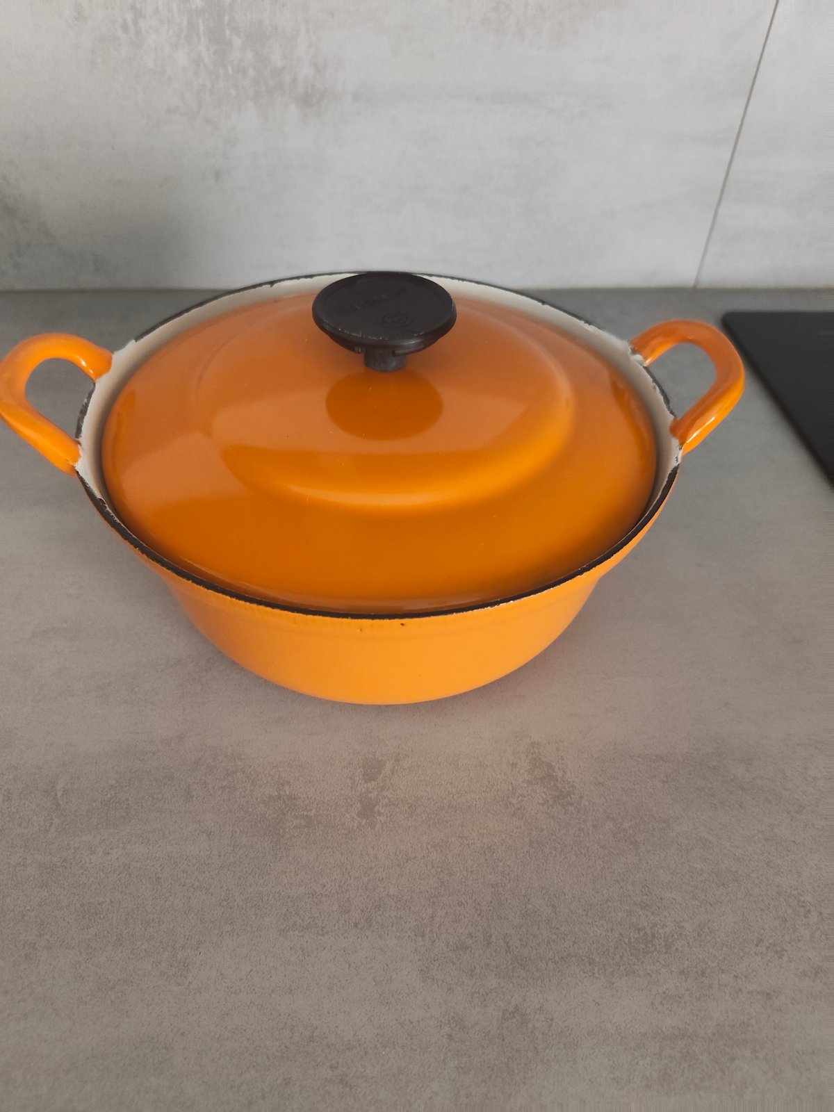 Vintage Le Creuset Cast Iron Casserole Dish – Model 20 – Made in France (1960–1970)