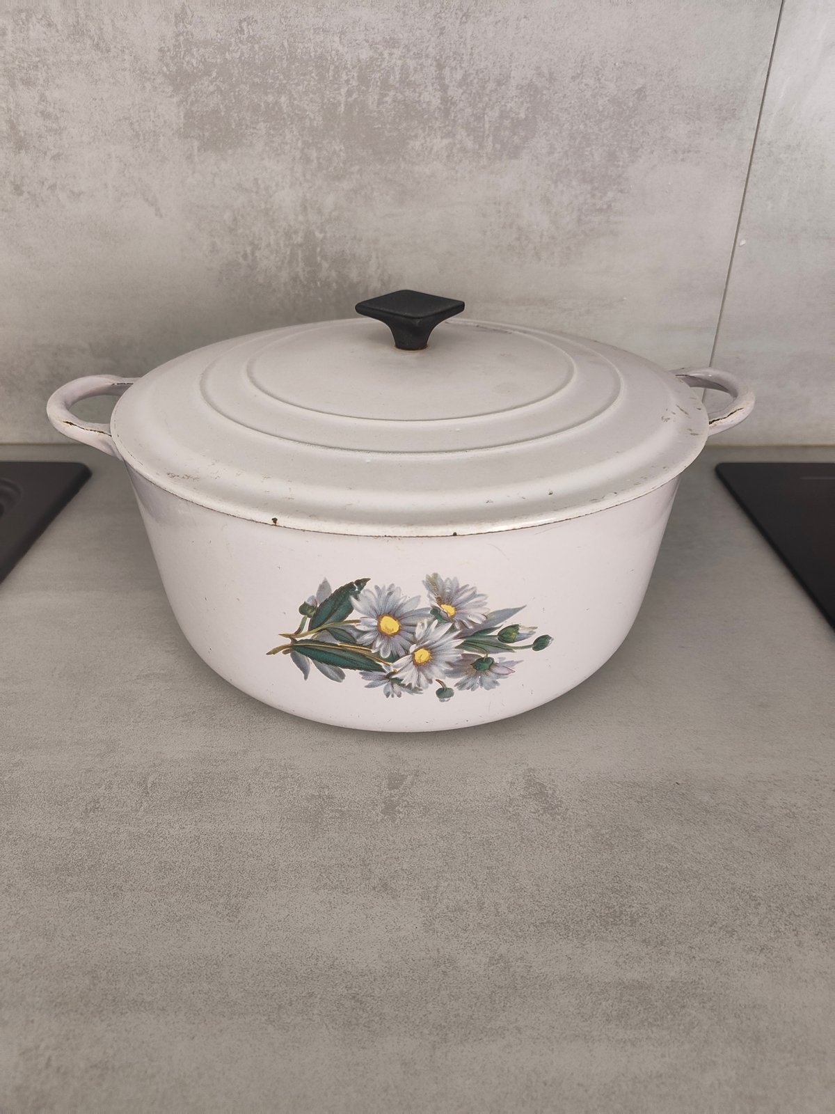 Vintage Le Creuset Cast Iron Cocotte – Rare Floral Daisy Design – Made in France — photo 7