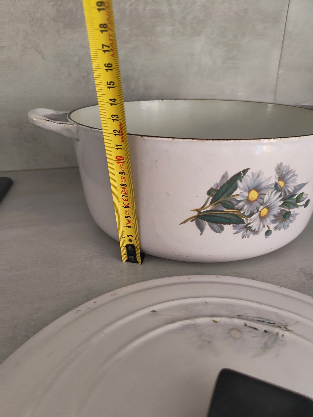 Vintage Le Creuset Cast Iron Cocotte – Rare Floral Daisy Design – Made in France — photo 12