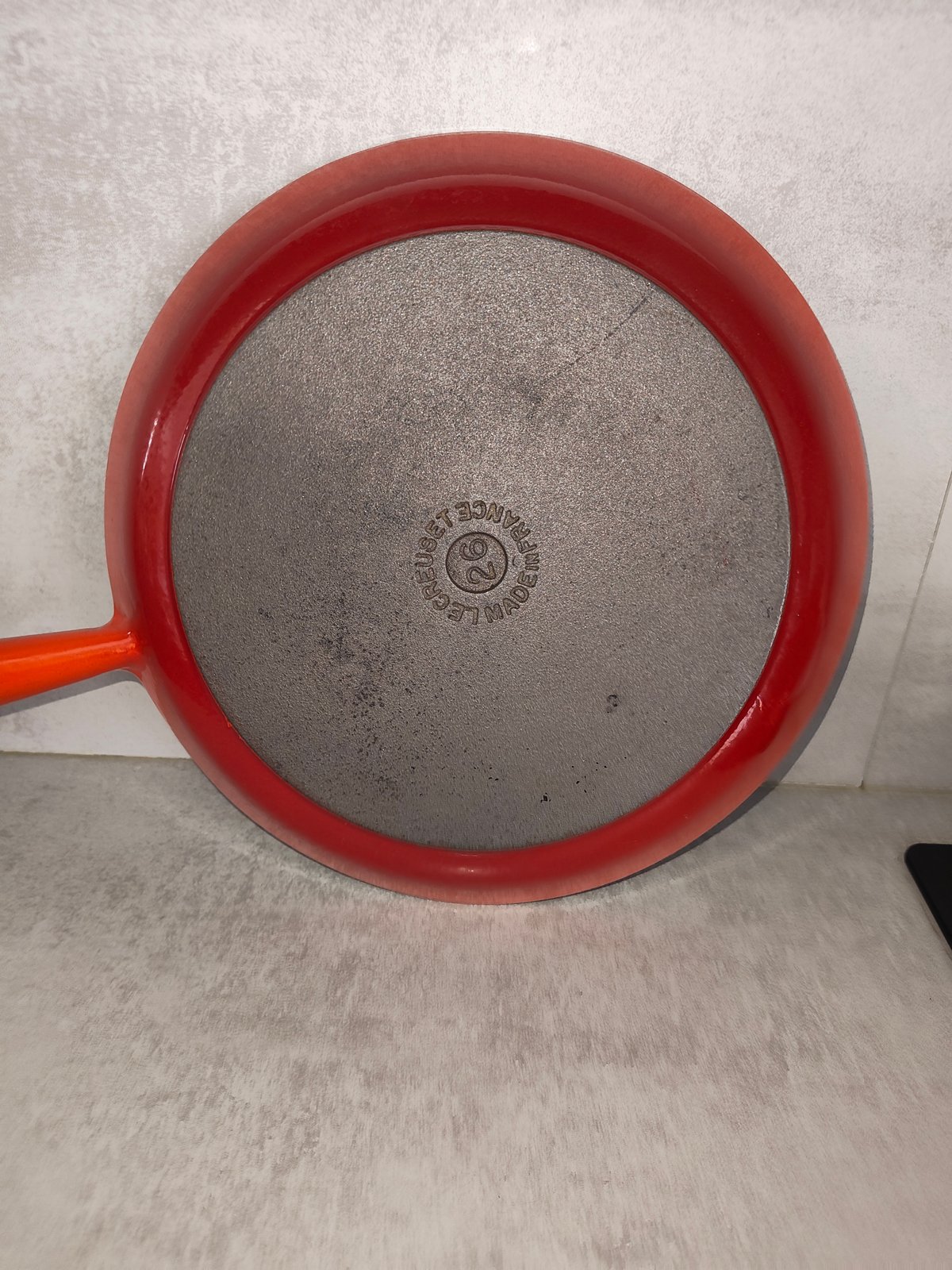 Vintage Le Creuset Cast Iron Skillet / Frying Pan – Flame Red – Wooden Handle – Made in France — photo 3