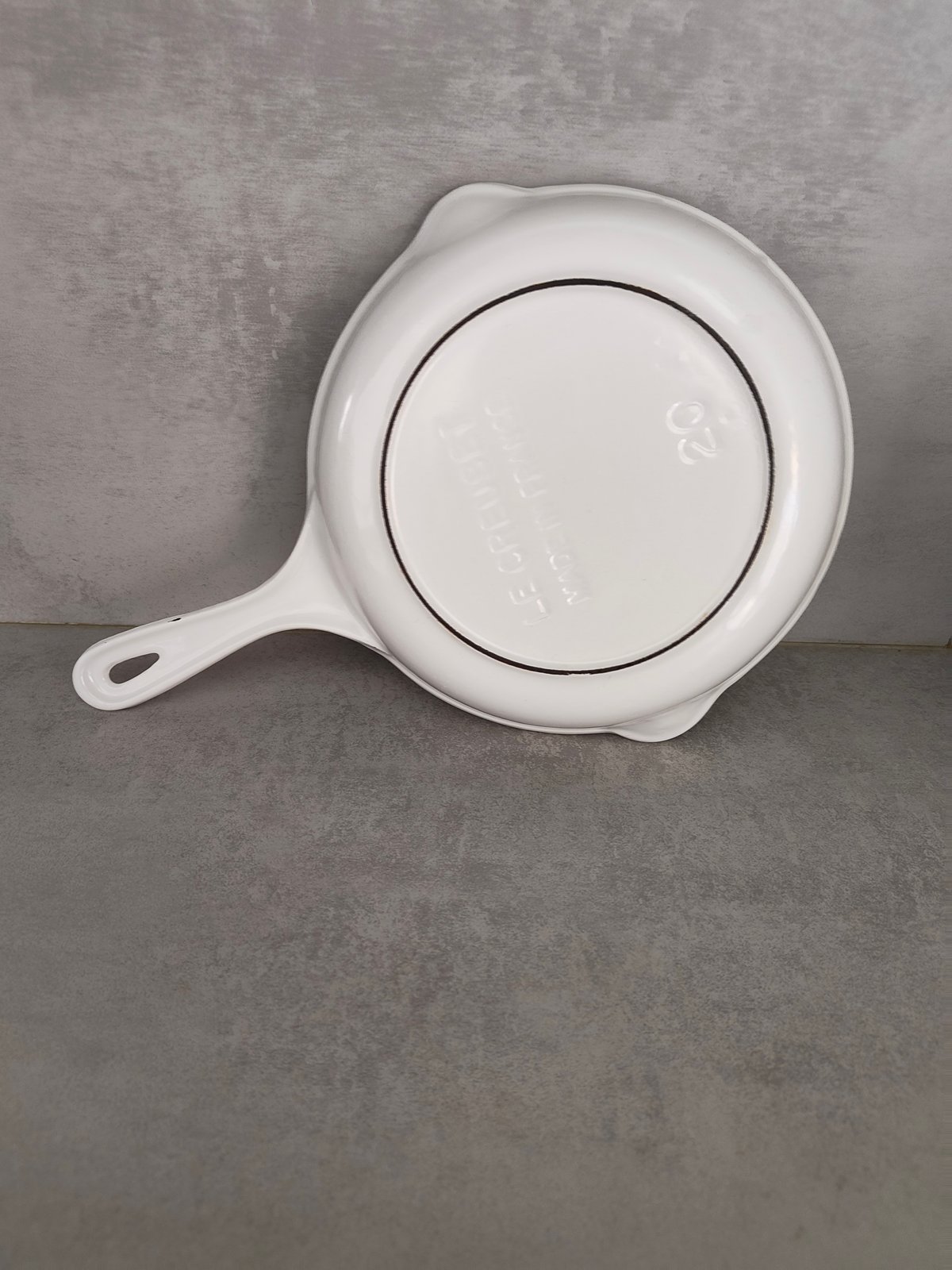 Vintage Le Creuset Cast Iron Skillet – White Enamel – Size 20 — photo 11