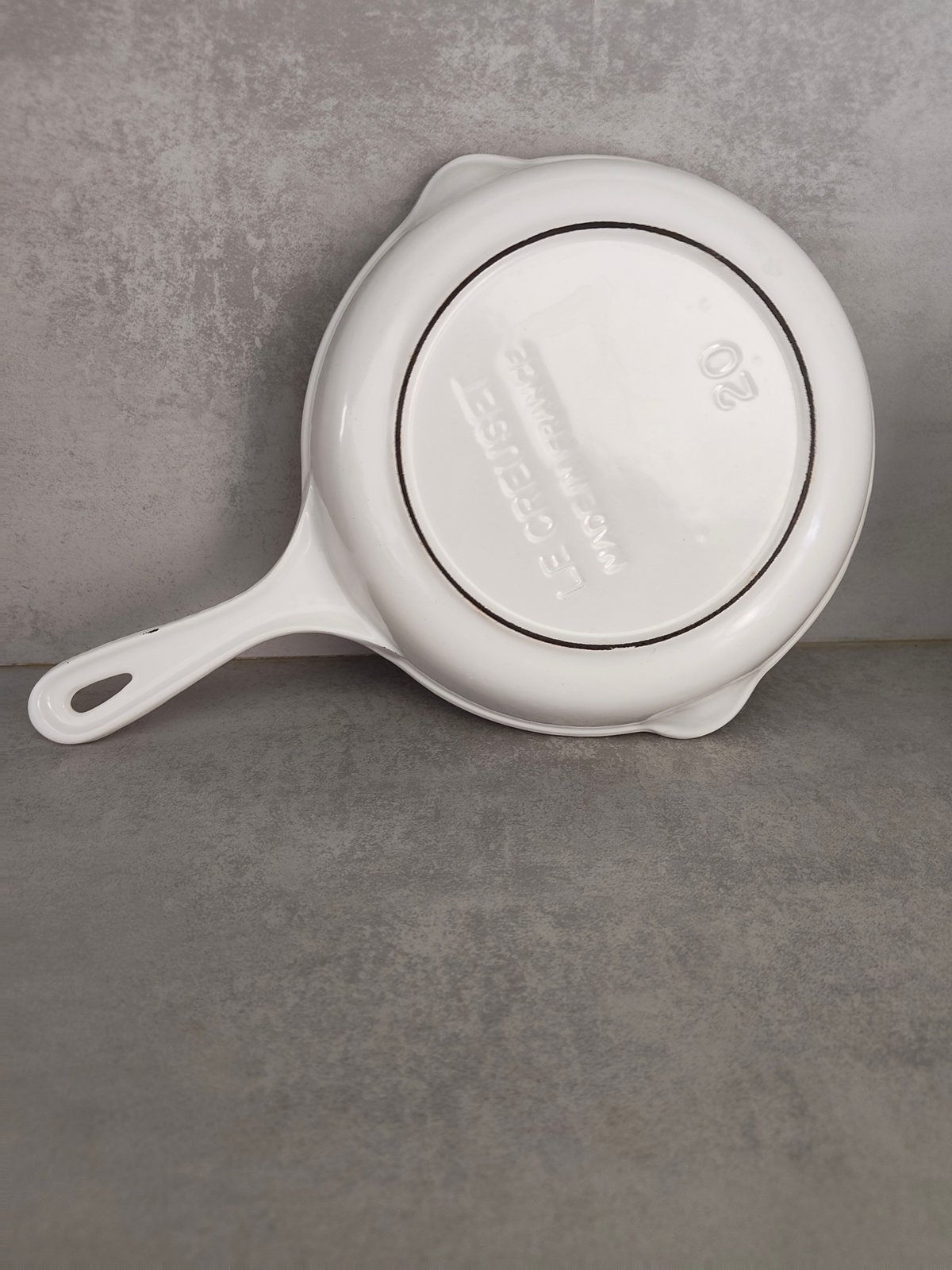 Vintage Le Creuset Cast Iron Skillet – White Enamel – Size 20 — photo 12