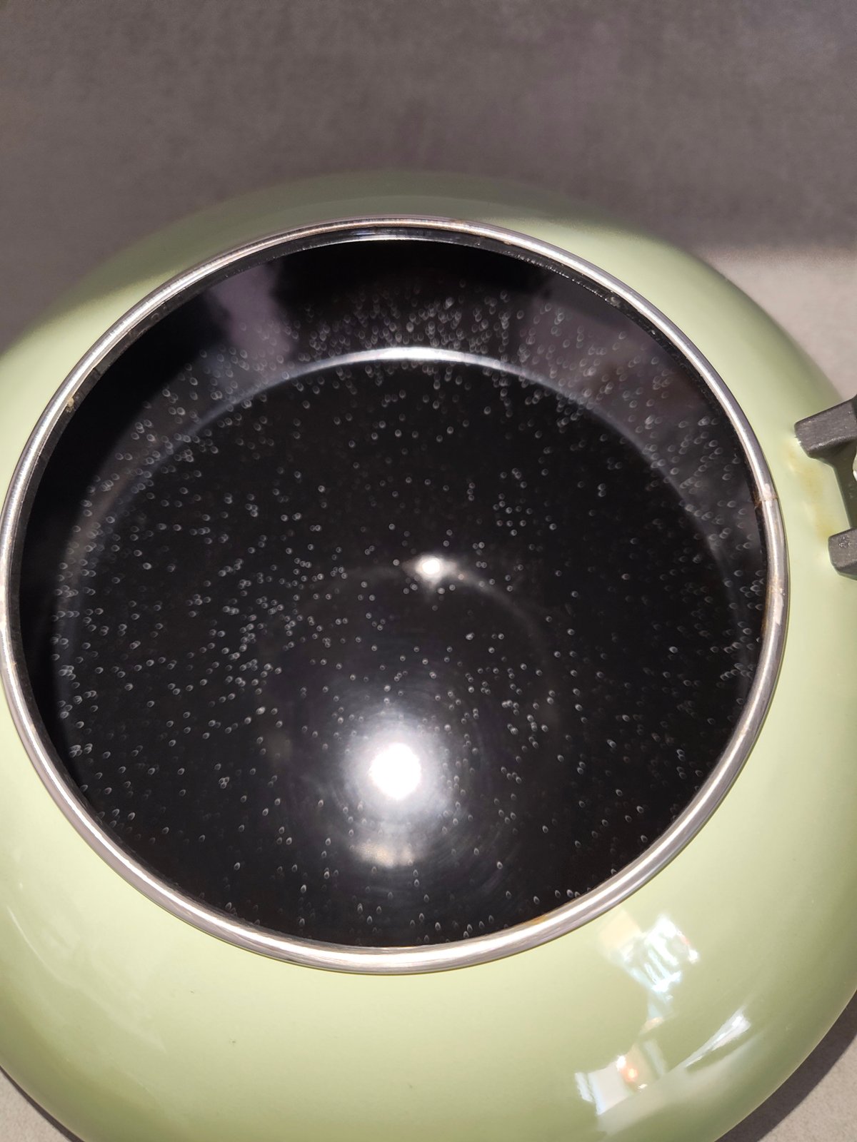 Vintage Le Creuset Enamel Kettle – Soft Green / Lime Gradient – 1.5L — photo 2