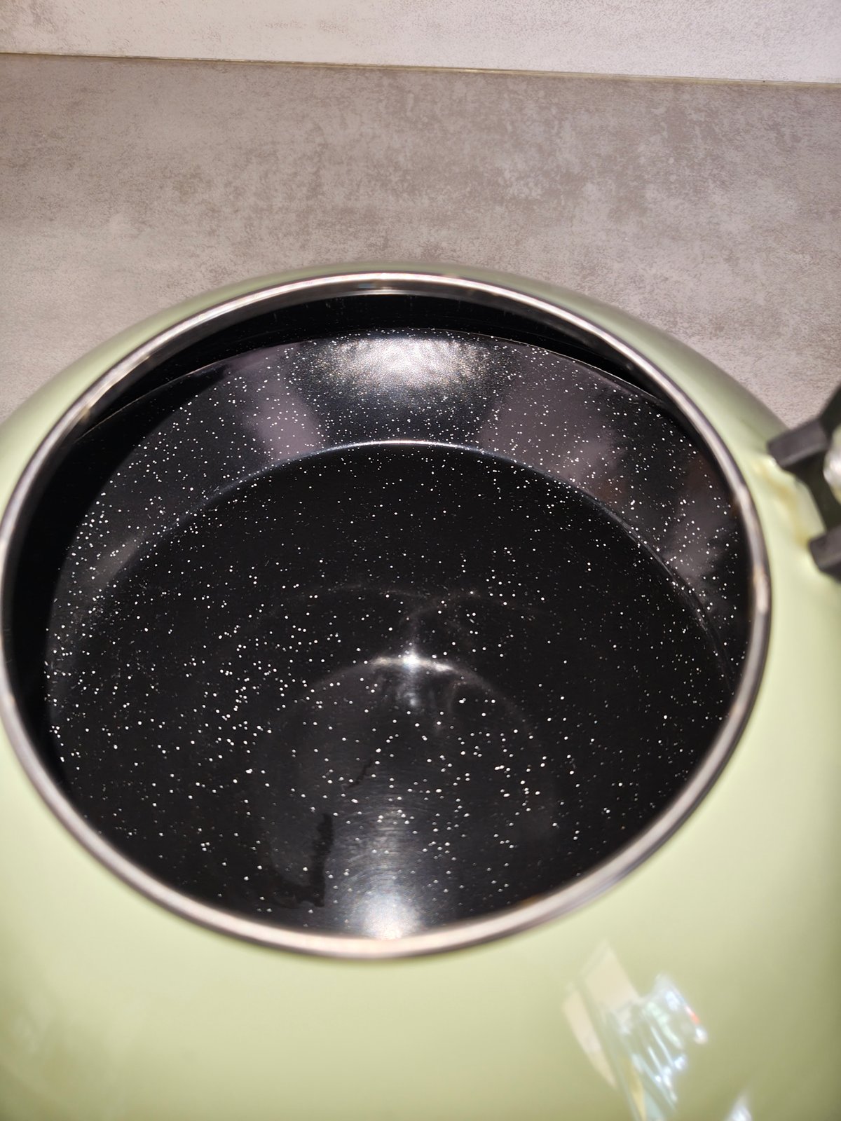 Vintage Le Creuset Enamel Kettle – Soft Green / Lime Gradient – 1.5L — photo 3