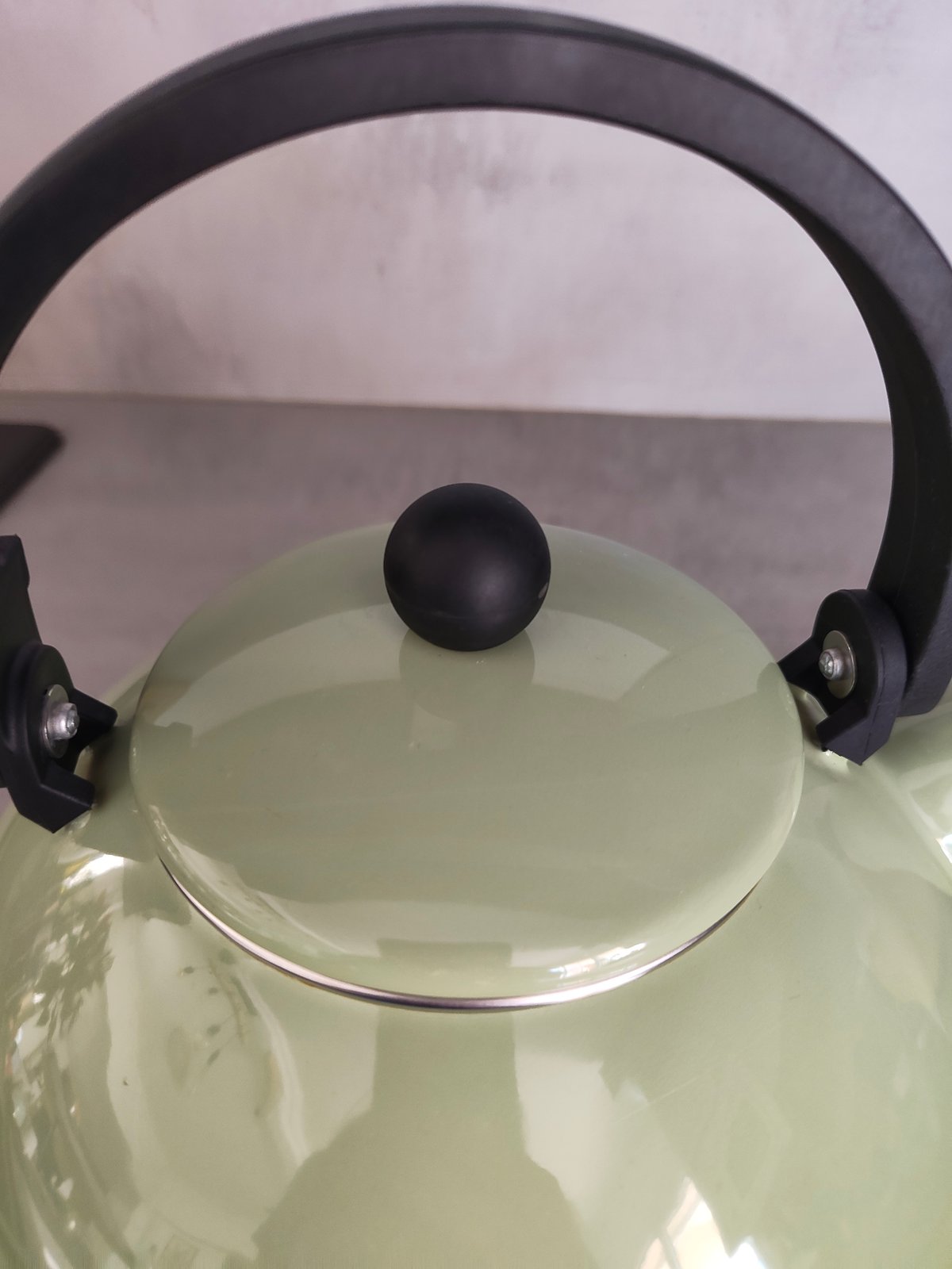 Vintage Le Creuset Enamel Kettle – Soft Green / Lime Gradient – 1.5L — photo 4