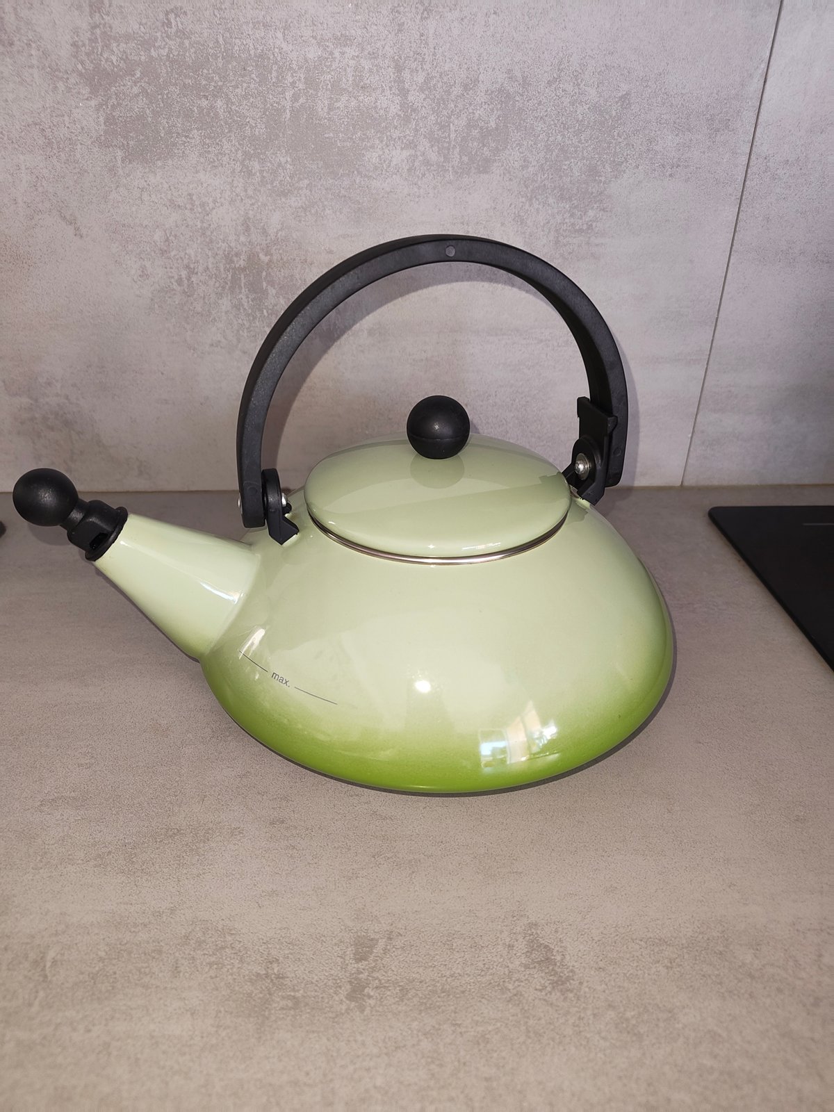 Vintage Le Creuset Enamel Kettle – Soft Green / Lime Gradient – 1.5L — photo 8