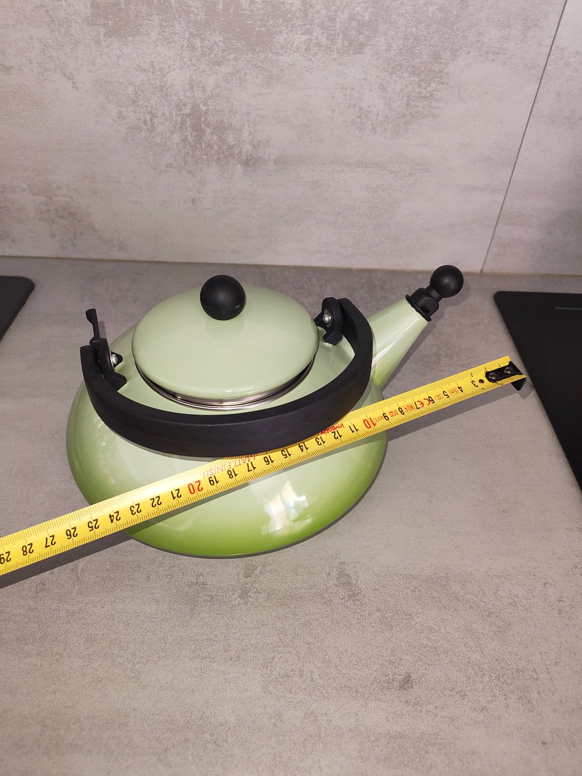 Vintage Le Creuset Enamel Kettle – Soft Green / Lime Gradient – 1.5L — photo 10