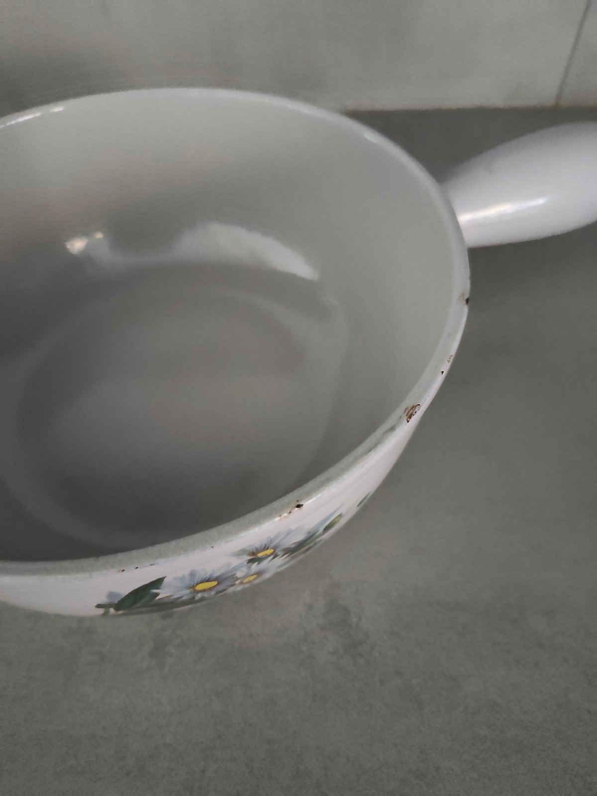Vintage Le Creuset Enamel Saucepan – Rare Floral Daisy Pattern – French Cast Iron – 1970s Retro Kitchen — photo 7