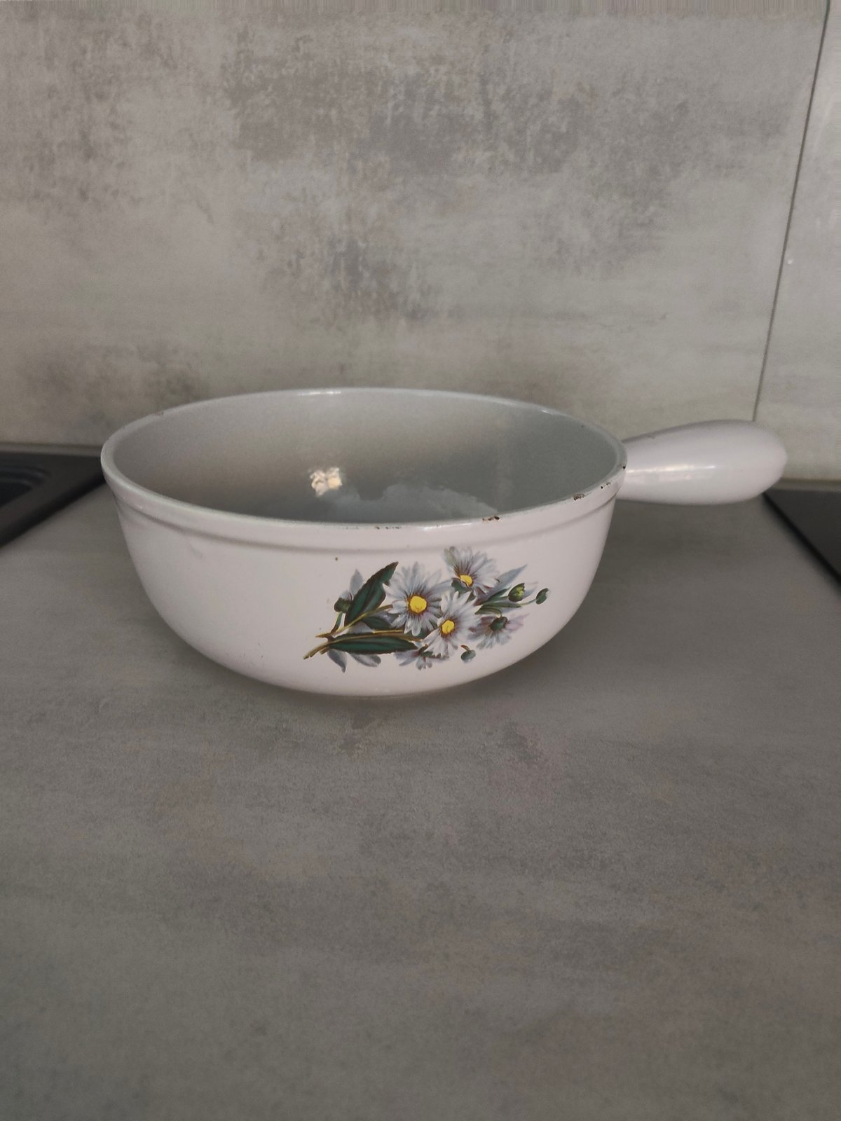 Vintage Le Creuset Enamel Saucepan – Rare Floral Daisy Pattern – French Cast Iron – 1970s Retro Kitchen — photo 9
