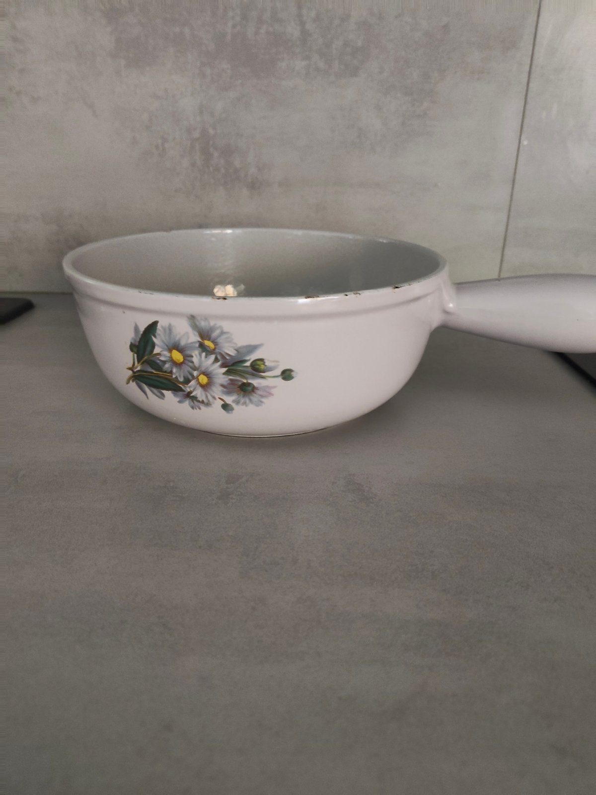 Vintage Le Creuset Enamel Saucepan – Rare Floral Daisy Pattern – French Cast Iron – 1970s Retro Kitchen — photo 10